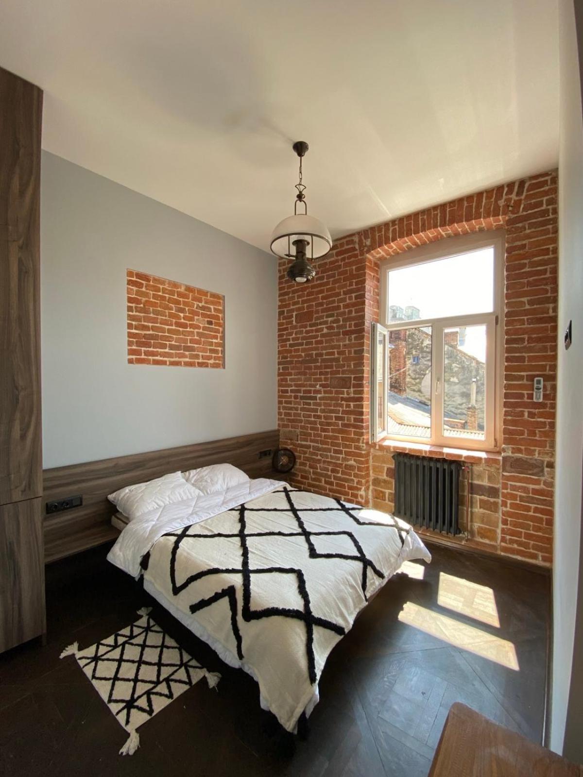 3 Bedrooms Apartment On Nasypna 3 Lviv Ngoại thất bức ảnh