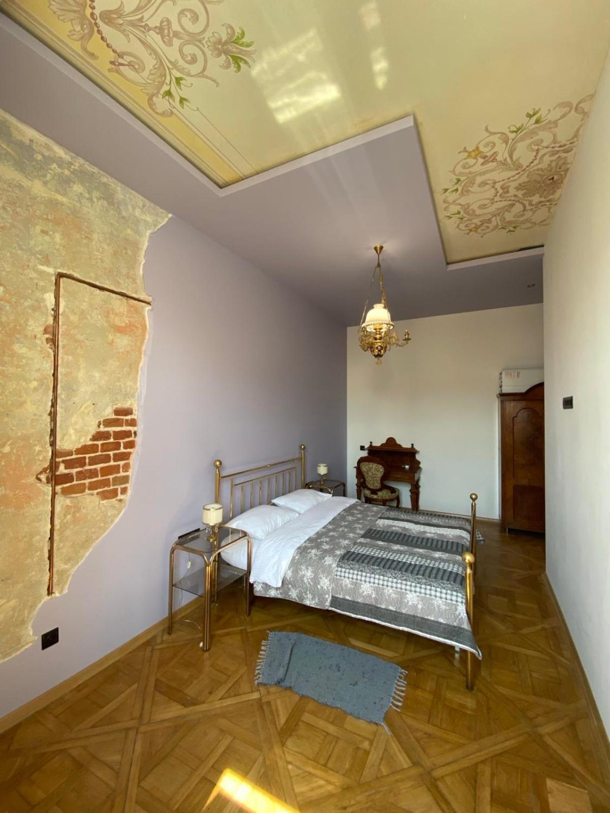 3 Bedrooms Apartment On Nasypna 3 Lviv Ngoại thất bức ảnh