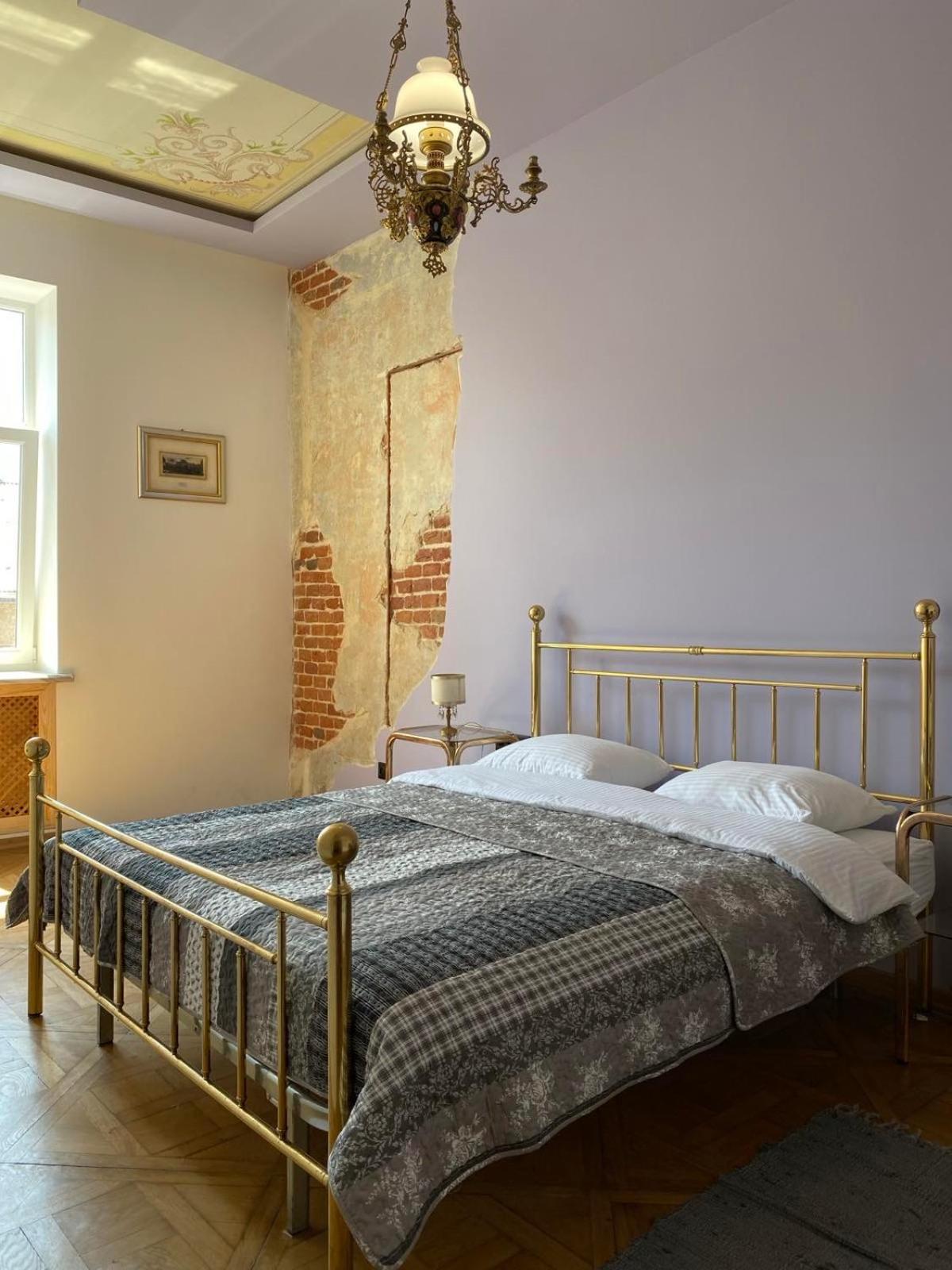 3 Bedrooms Apartment On Nasypna 3 Lviv Ngoại thất bức ảnh
